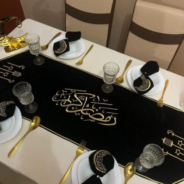 chemain de table + 4 serviettes