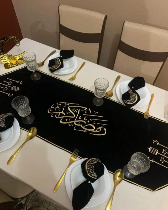 chemain de table + 4 serviettes